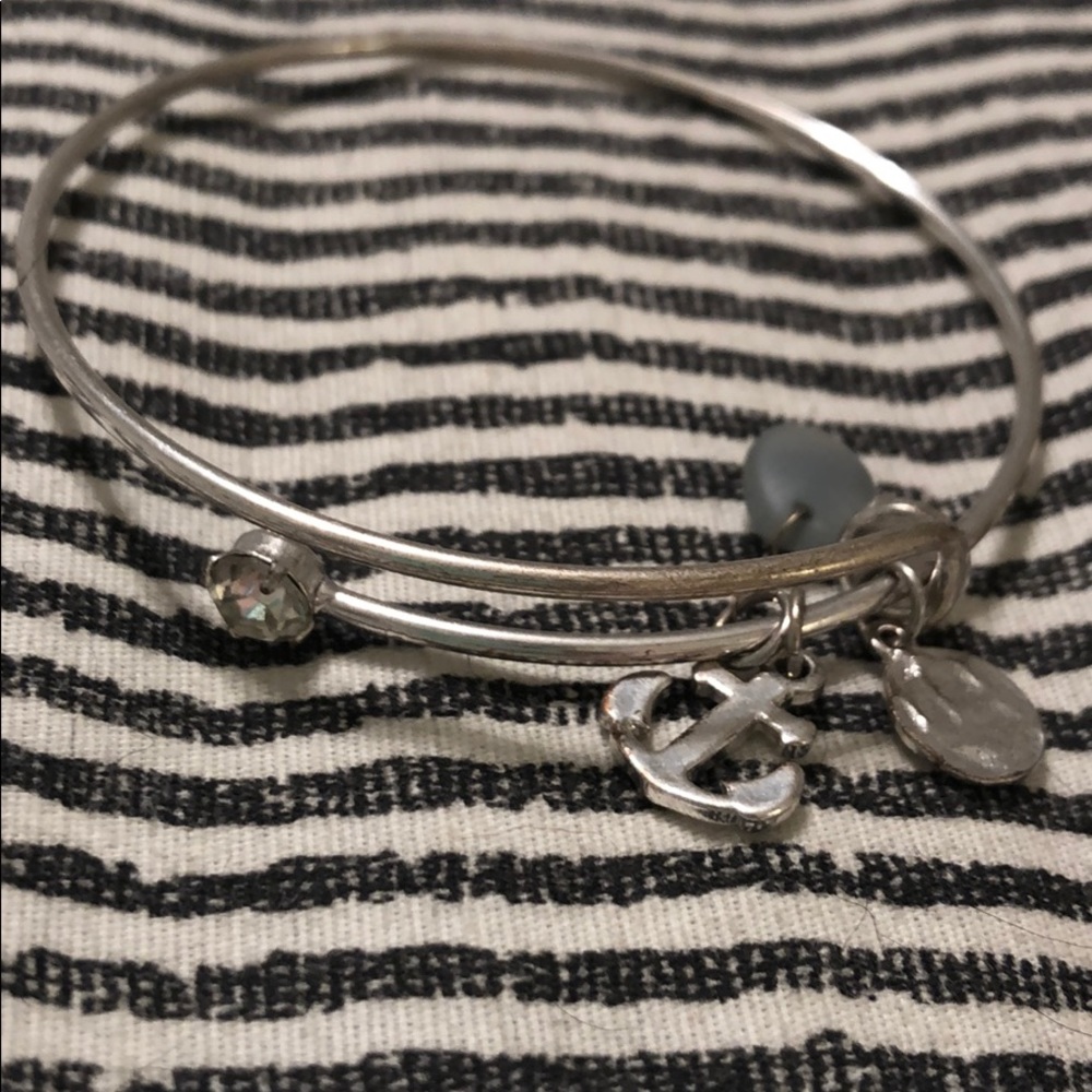 Anchor bracelet